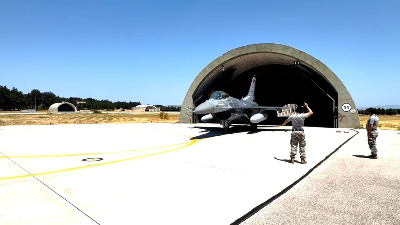 F-16 uçakları Karadeniz’de eğitim uçuşu gerçekleştirdi